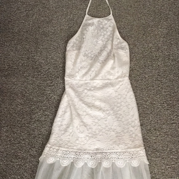 💃🏼EUC White lace halter dress size s(tag gone) - Picture 4 of 9